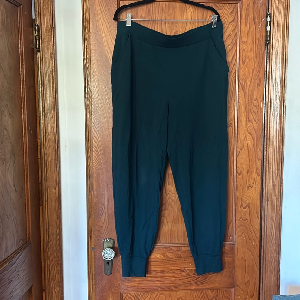 Hathaway jersey joggers